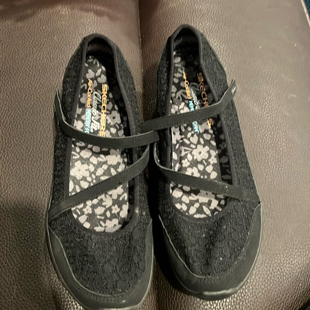 Size 8 Womens Skecher Be Light Florescent Black Slip On Strap Shoes 23258/BLK
